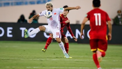 开云体育登录-归化入籍球员赛后各自离队 国足3日凌晨启程回国