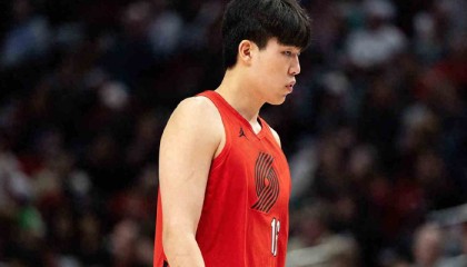 开云体育登录-杨瀚森打满24分钟拿15分9板5助，他到底算进步还是还在适应|中锋|杨翰森|菲尼克斯太阳队|金州勇士队|克利夫兰骑士队_新浪新闻