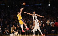 开云体育网站-不只是精彩的绝杀！战胜掘金或许能让湖人避开雷霆&amp;获得主场优势